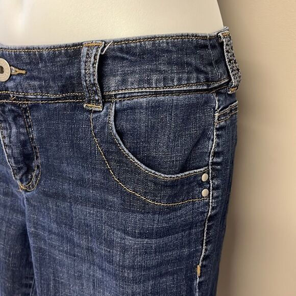 Chico’s Dark Wash Boyfriend Peddle Pushers with Vertical Back Leg Hem- Size 0 - Picture 3 of 9